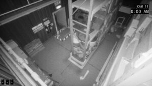 8am-the-warehouse--screenshot-10